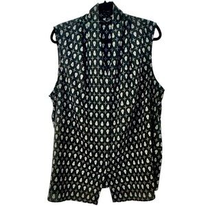 Violet & Claire Black Pattern Blouse